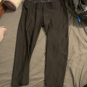 Under armour compression cropped leggings